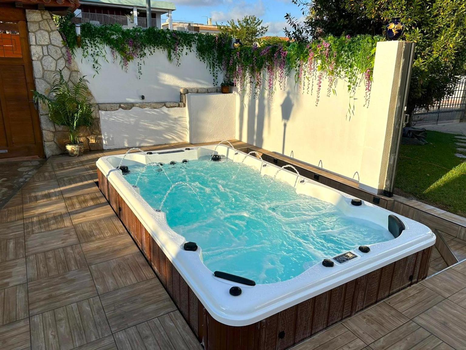 Villa Sitges El Ranch Amaizing Outdoor Areas Beaches At 5 Minutes Walk Sitges At 15 Min Drive Ac Pool Jacuzzi & Garden Xxl Calafell Exterior foto